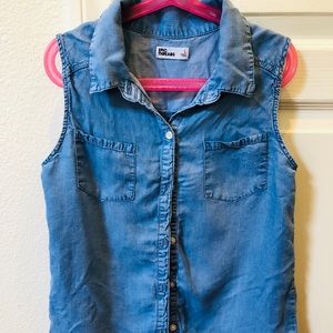 Girls sleeveless denim shirt with embroidery